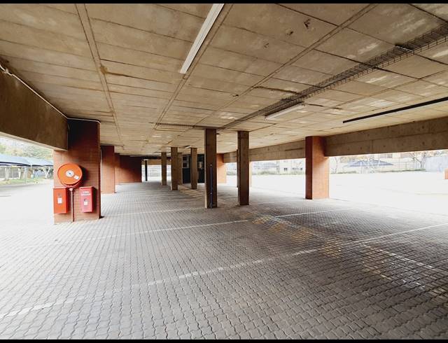 3,230M² BUSINESS TO LET IN VORNA VALLEY
